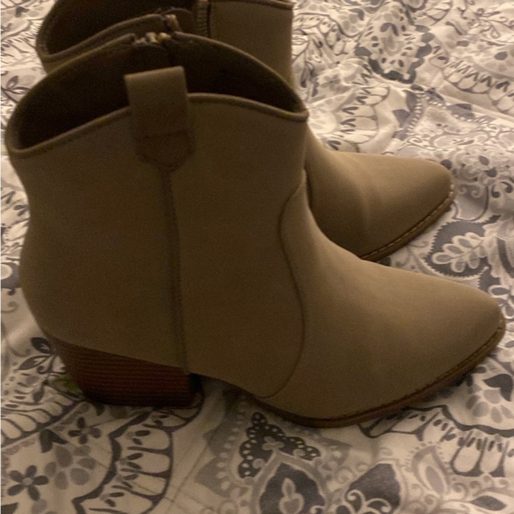 Ana Delano Lt Taupe booties